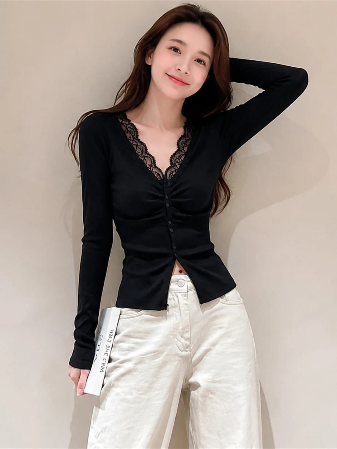 Elegant Lace Splice Slimming V-Neck Casual Top Age-Defying Fashionable Autumn 2026 Silk Women's Premium Quality Commute Style