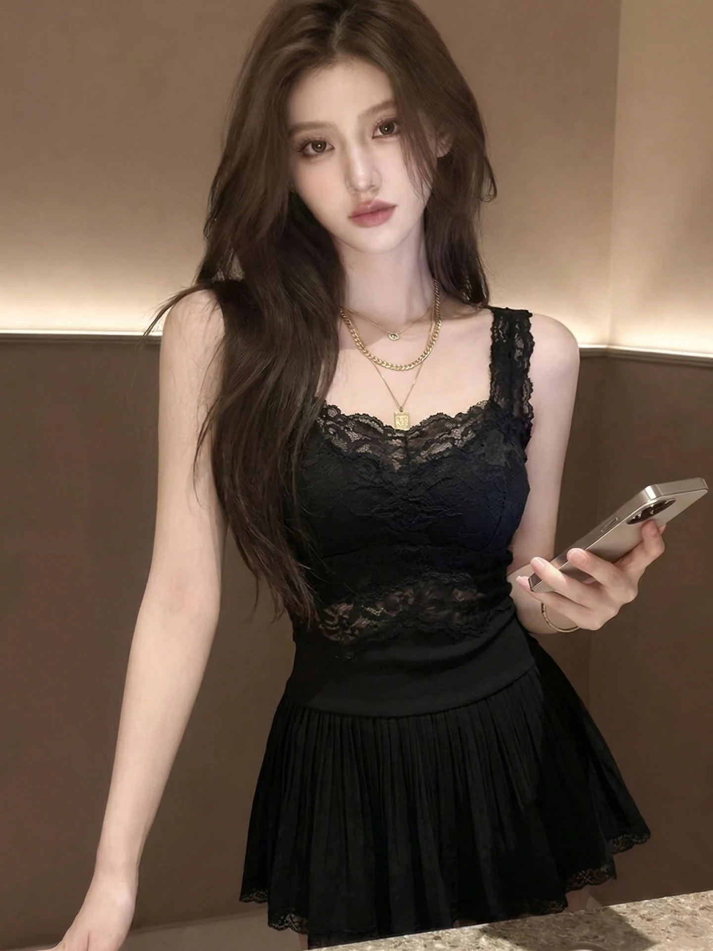 

Fashionable Lace Trim Slim Fit Sleeveless Top Women's Summer Design Sensation Unique Exquisite Commute Style Korean Version