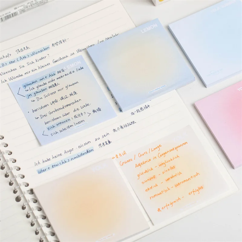 Allmählicher Farbnotizen. Schüler verwenden farbige Notizen zum Aufkleben. Hochwertige dekorative Handbücher. Niedliche Schreibwaren