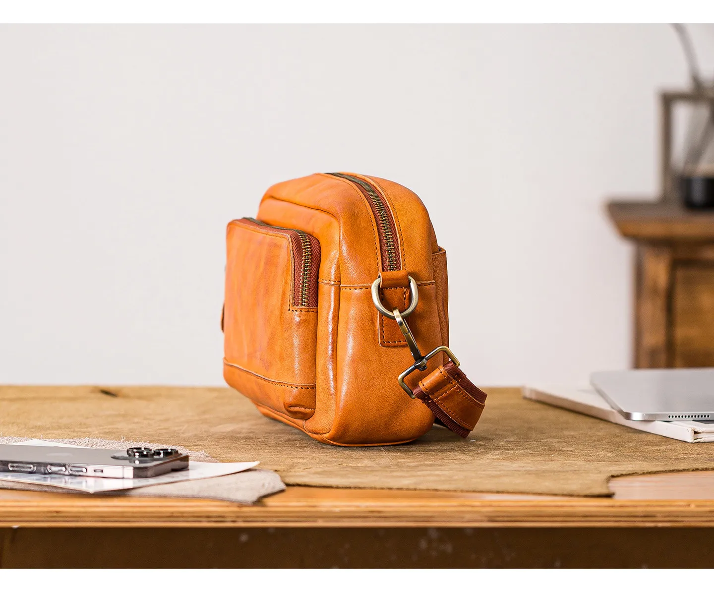 Einfache, handgefertigte Vintage-Umhängetasche aus pflanzlich gegerbtem Rindsleder für Herren, Outdoor-Reisetasche, luxuriöse Umhängetasche aus echtem Leder für Teenager – Detail 32