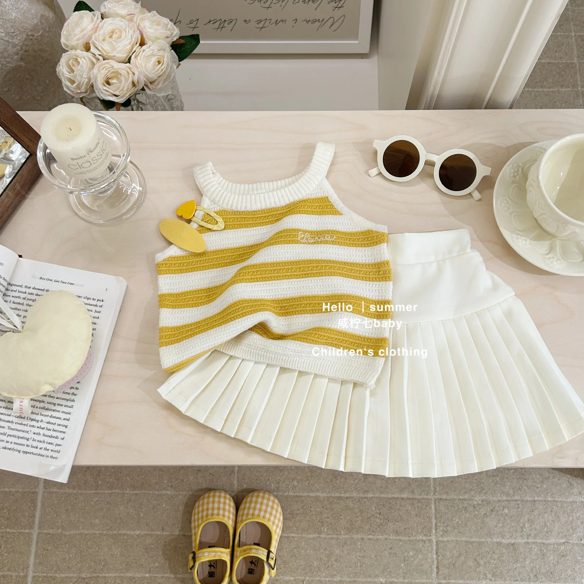 

Korean Version of Children's Clothing 2025 New Summer Girls' Suit Neck Striped Knitted Vest Pleated Skirt