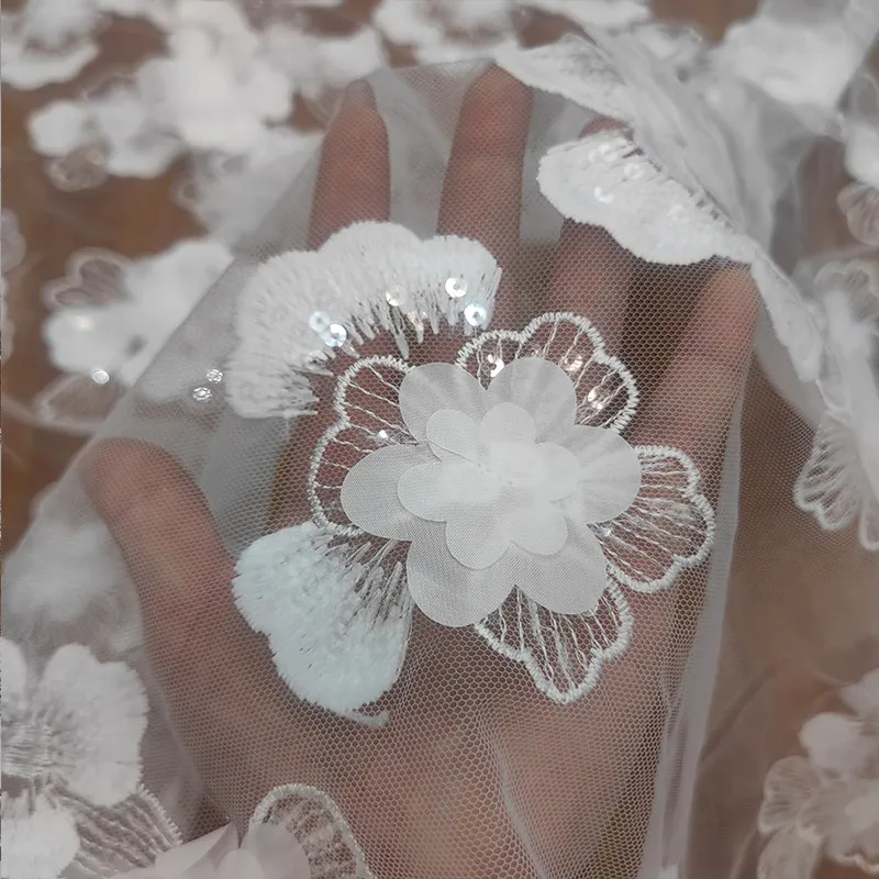 tissu-brode-de-fleurs-delicates-de-haute-qualite-pour-la-decoration-d'appliques-de-robes-de-soiree-elegantes-comme-accessoire-vestimentaire