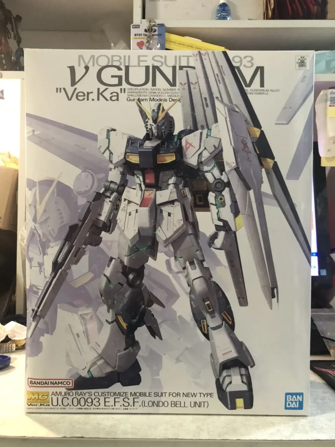 

Original Bandai Mg 1/100 Rx-93 Nu Ver.Ka Effects Anime Action Figures νGundam Model With Special Allusions Toy For Children