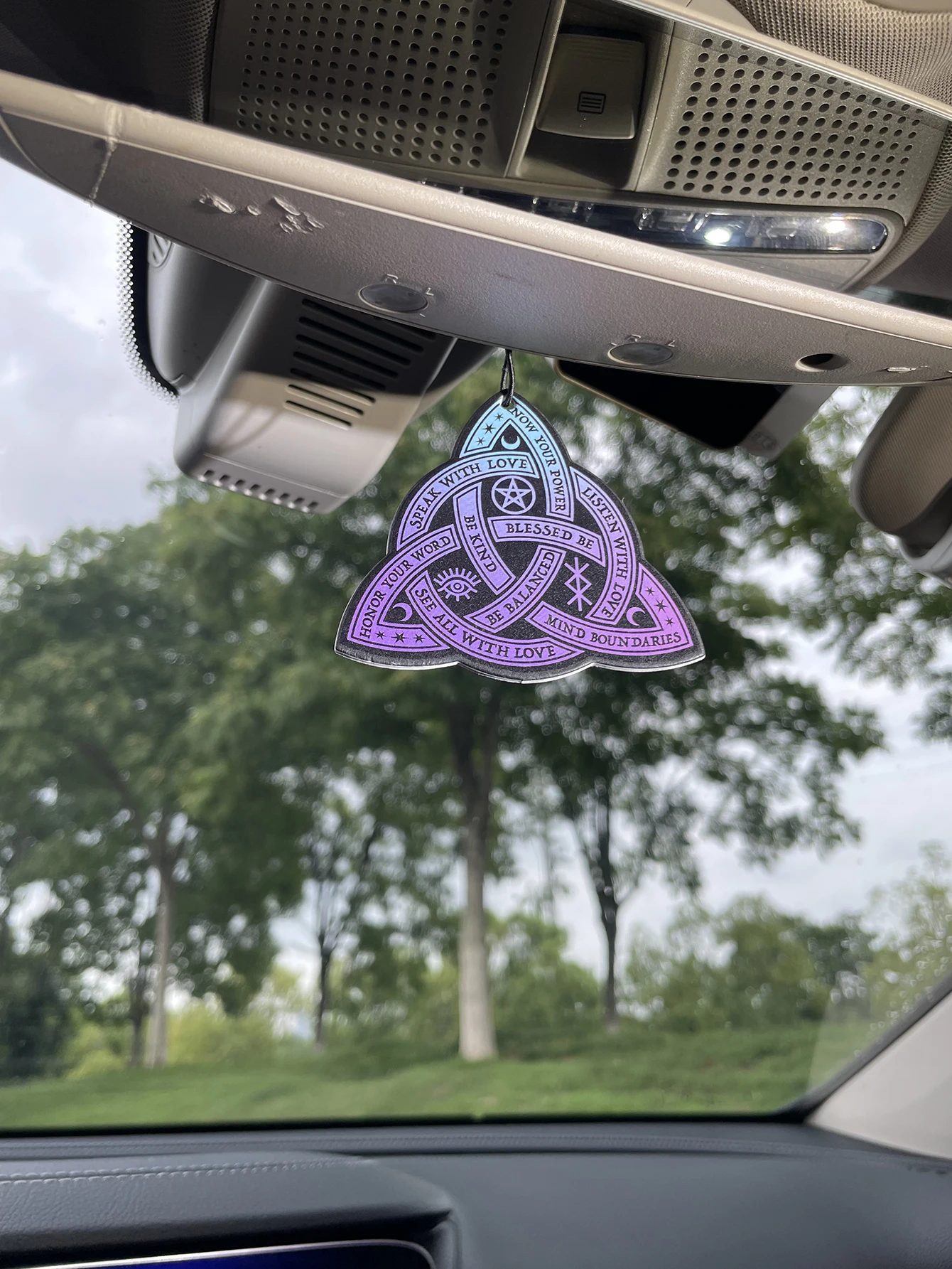 

Pattern Fresh Scent Five-Star Neutral Car Perfume and Non-Toxic Air Freshener | Natural Essential Oils and Aromatherapy Scent Tablets (Noroili/Grapefruit/Cedar) | Hanging Type and Dual-Purpose with Vent Clip | Long-Lasting Fragrance for 60-90 Days | Deodo