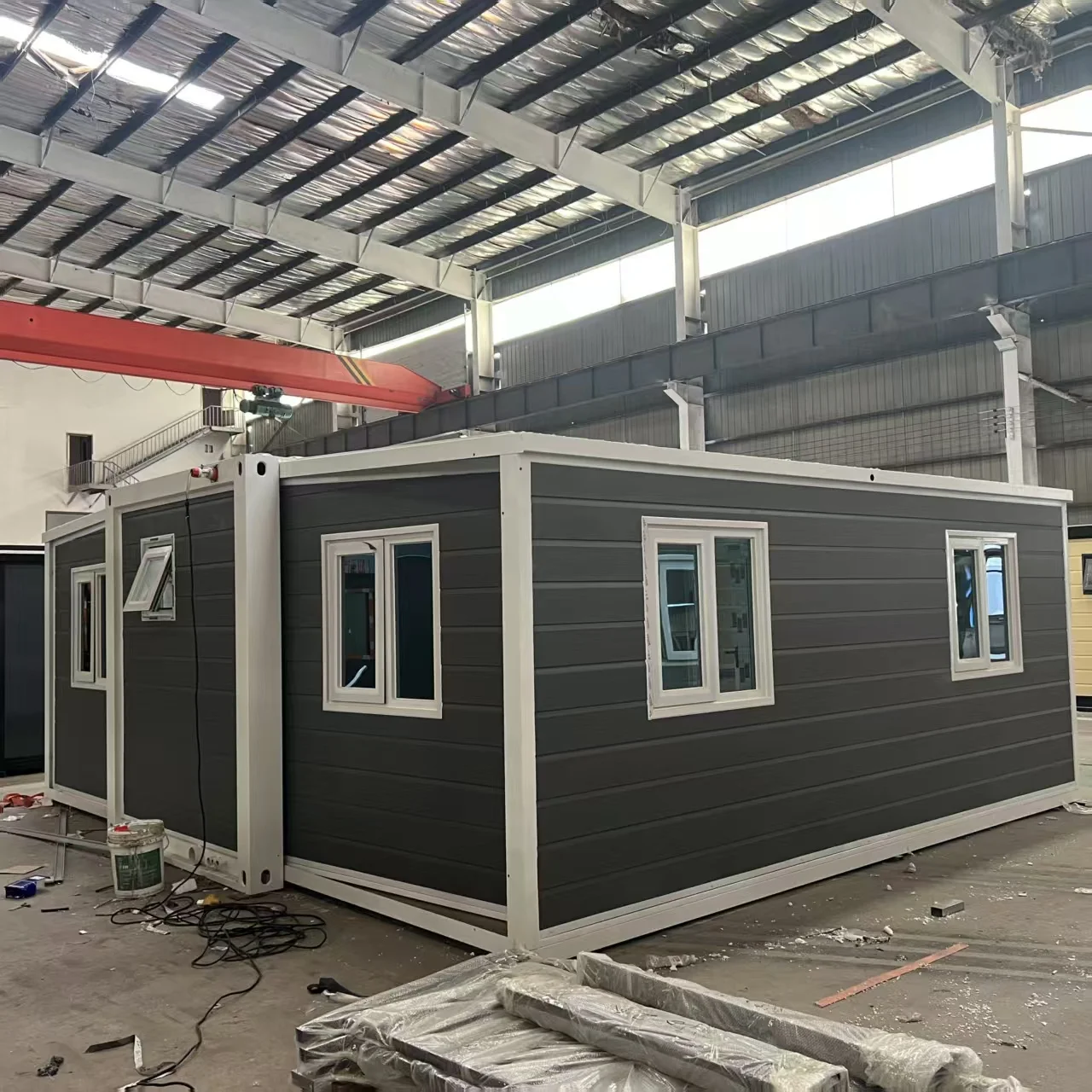 20ft 40ft Luxury Prefab Villa Expandable Portable Home with 3 Bedrooms Prefabricated Container House