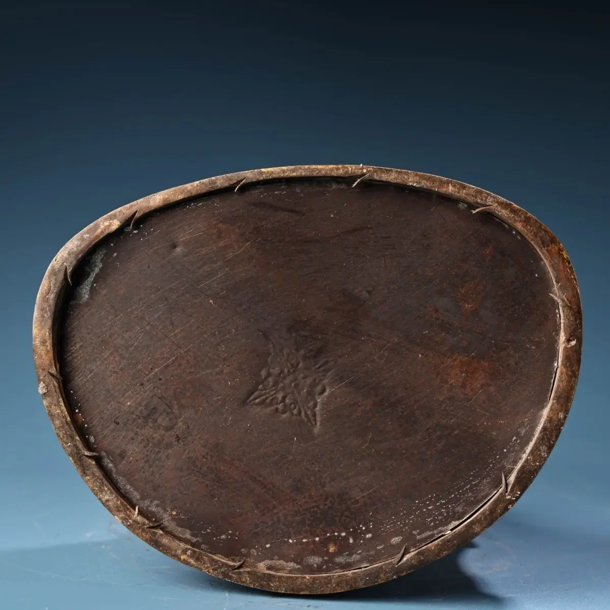 Treasure pure copper high relief chisel engraved mud gold Pilu Guanyin weighs 2280 grams, is 26 cm high and 17 cm wide