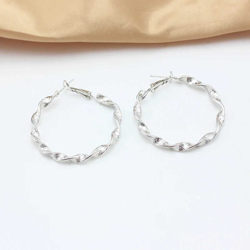 Wave Big Hoop Earrings for Women European American Personality Exaggerated Minimalist Hip Hop Trend Loop Brincos Jewelry Gift