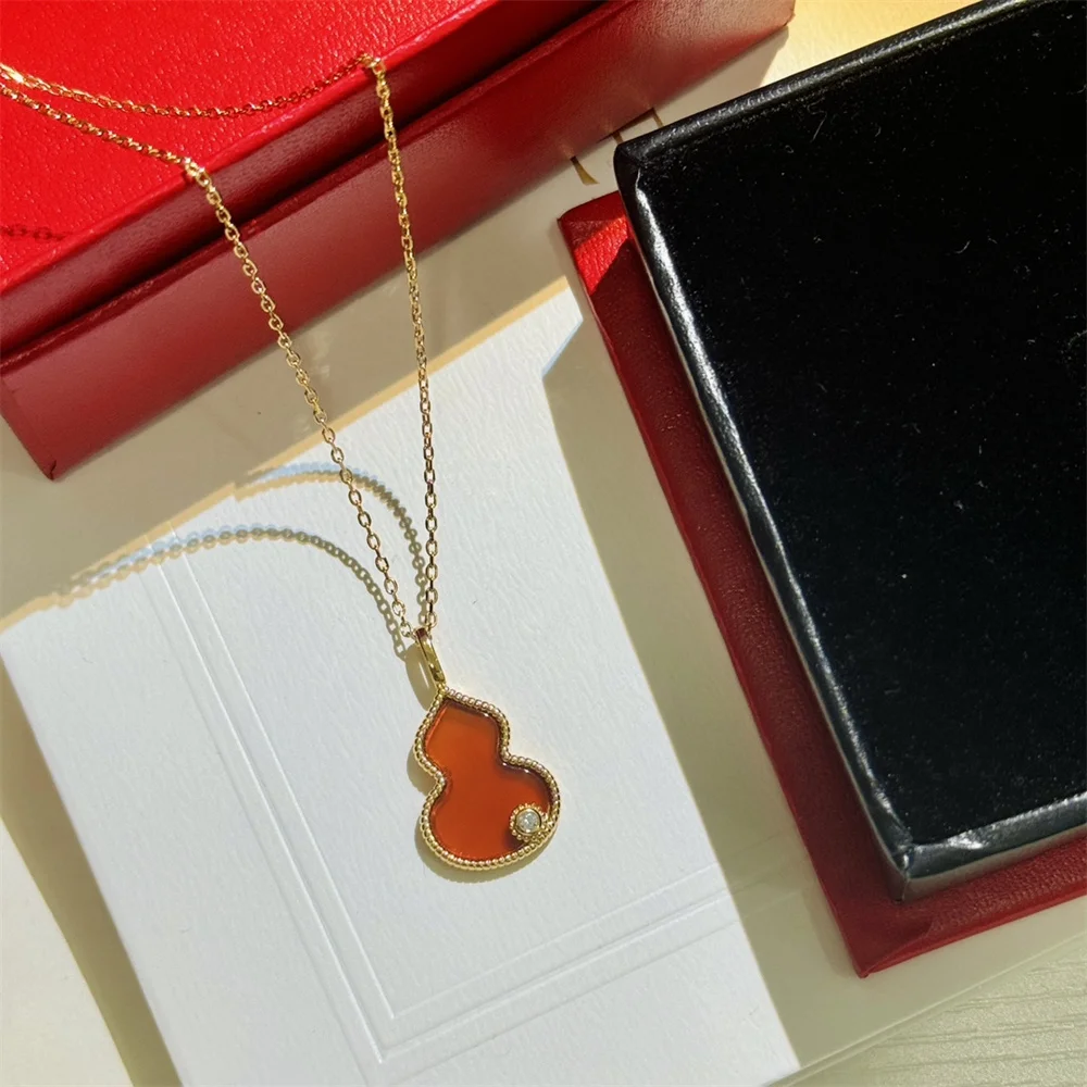 

Red Agate Gourd Necklace With A Single Diamond Embellishment And Retro Design Versatile New 2024 Necklace