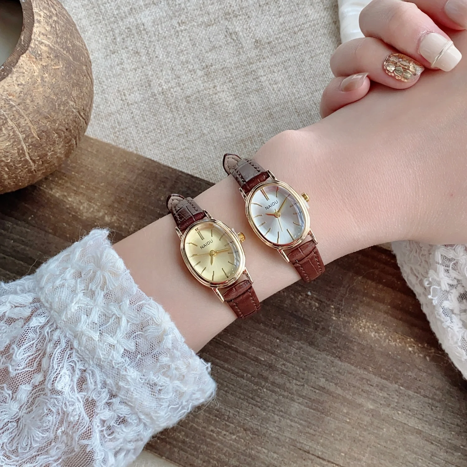 ساعات نسائية صغيرة بيضاوية الشكل بحزام جلدي بسيط ساعات يد كوارتز بسيطة للسيدات ساعة نسائية هدية Reloj Mujer