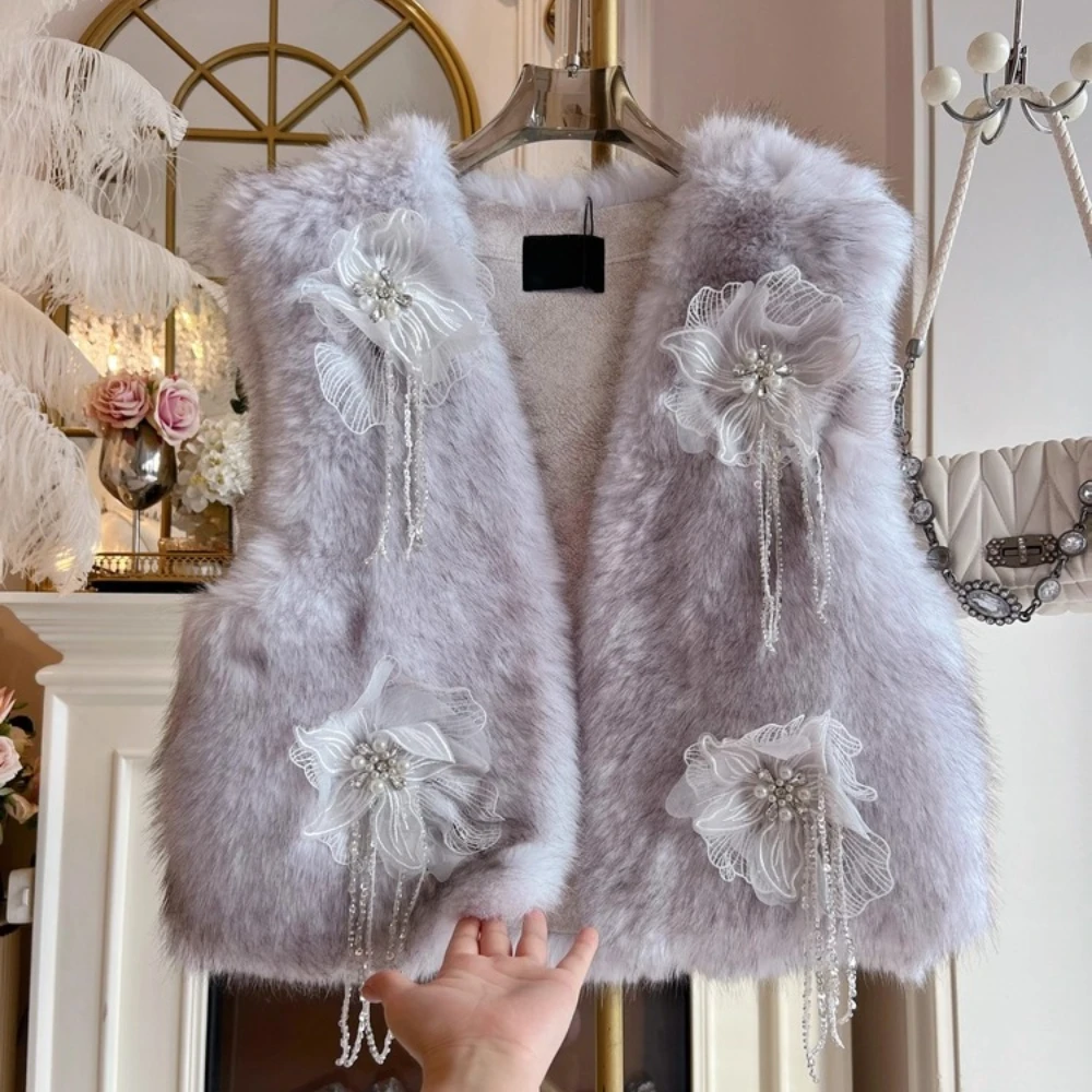 เสื้อโค้ทขนเฟอร์หนานุ่มสำหรับผู้หญิง คอลเลคชั่นฤดูหนาว 2025 ประดับคริสตัลและพู่ห้อย สไตล์หลวมๆ หรูหรา ทันสมัย ดูดีมีระดับ