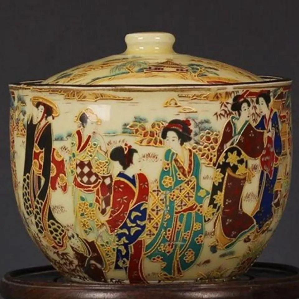 

Exquisite Chinese Old Collectible Handmade Porcelain Painted with Japanese Dowager storage pot