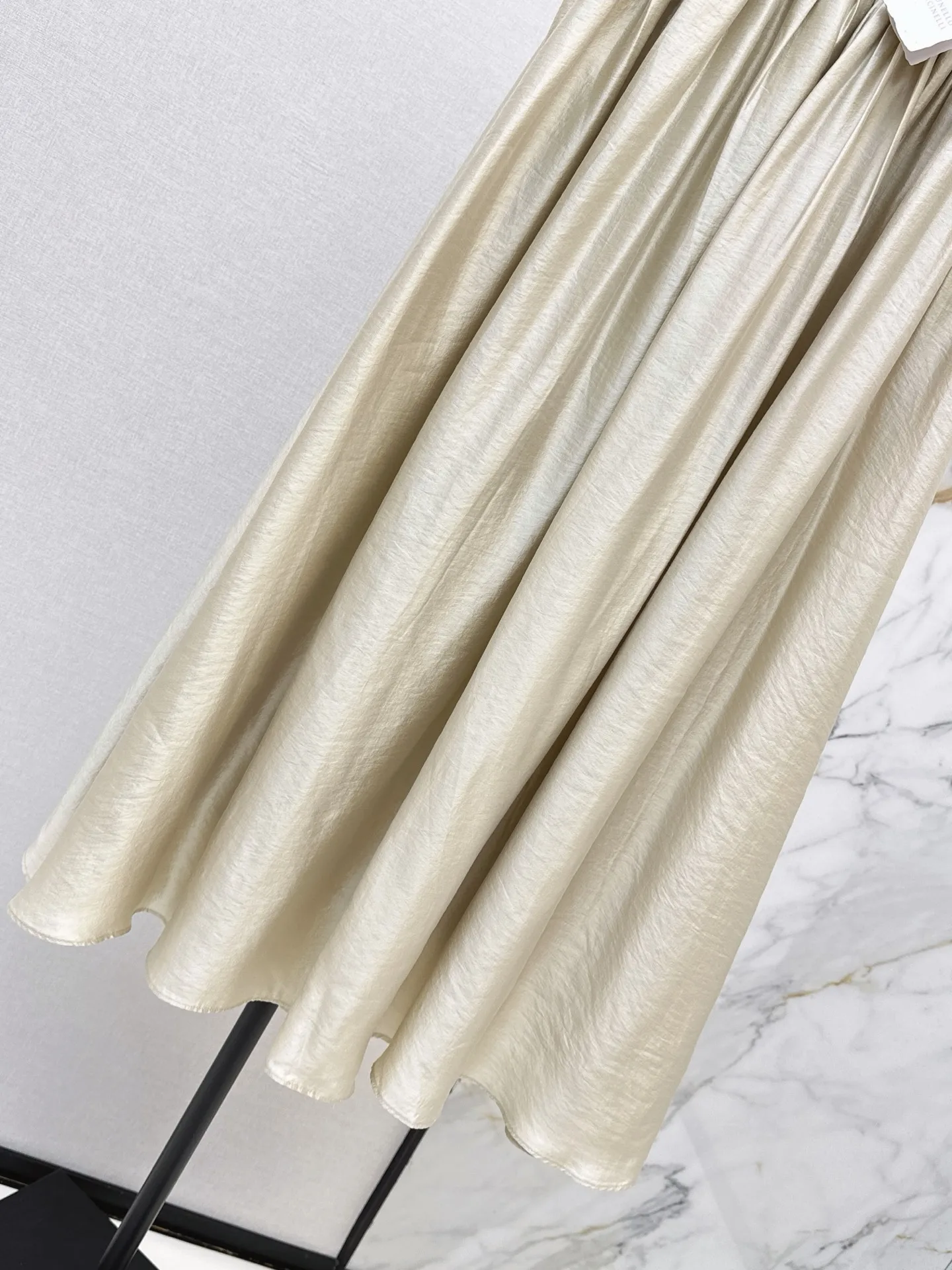 The latest high-end dress for spring and summer 2026 is a super beautiful half skirt