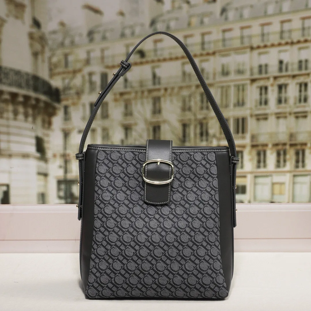 

Women Shoulder Bag Classic Letter Print Trendy Underarm Purse Large Capacity Casual Handbag