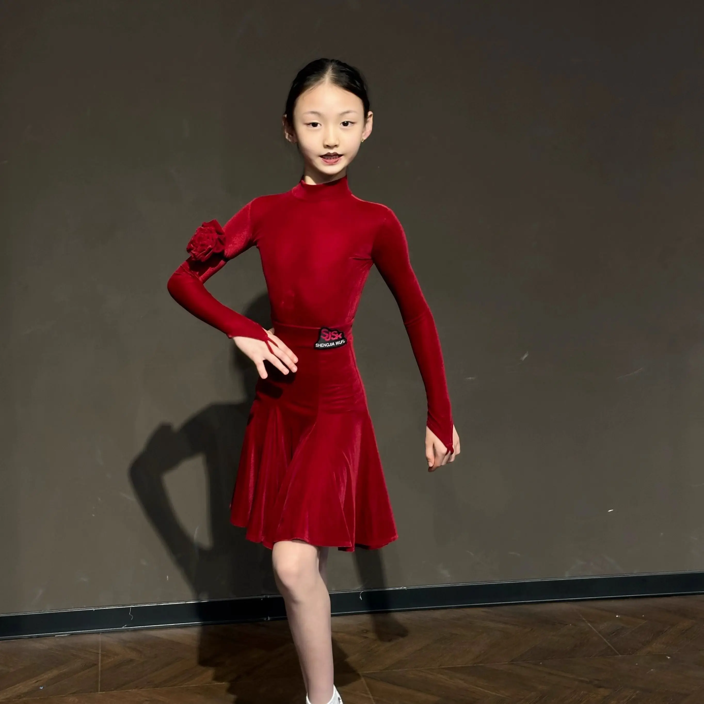 2024 New Latin Dance Competition Clothing For Girls Red Velvet Long Sleeved Split Skirts Suit Chacha Rumba Latin Dress DN19306