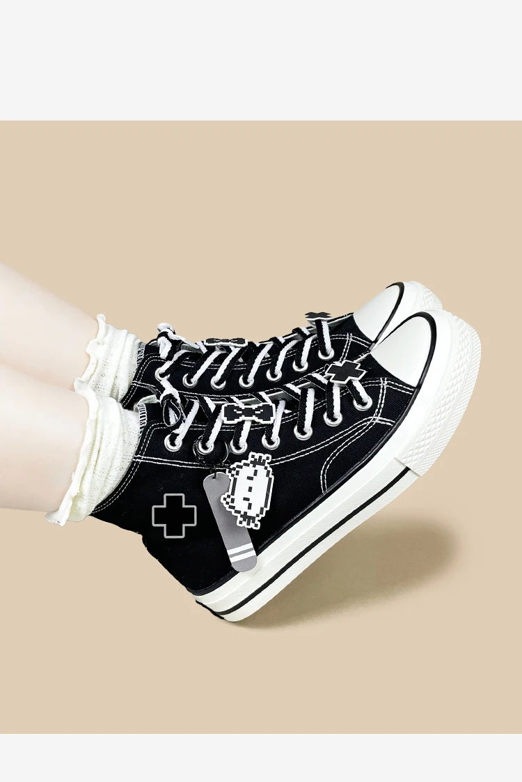 Amy und Michael: Süße High-Top-Sneaker aus schwarzem Canvas für Mädchen – Niedliche, lässige Anime-Schuhe, bezaubernde vulkanisierte Damenschuhe – Detail 4