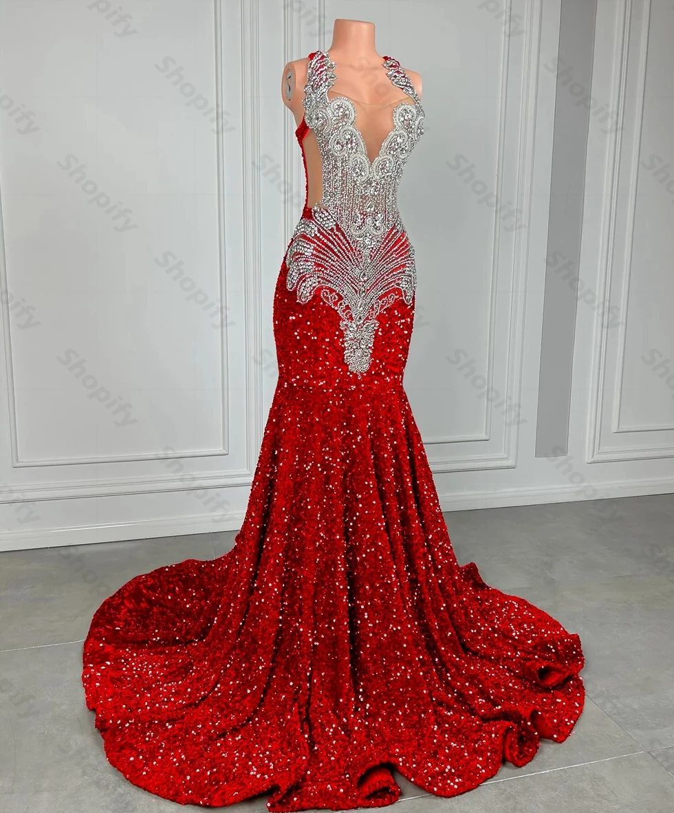 Vestidos de graduación de sirena con lentejuelas Rojas brillantes para niñas negras, vestidos de graduación largos de lujo con cuentas de cristal plateado, cuello transparente, 2024