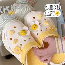 Hot sales New Cute Smiley Flower Decoration Shoe Decoration Small Daisy Shoe Flower Decoration Buckle Finished Product Removable