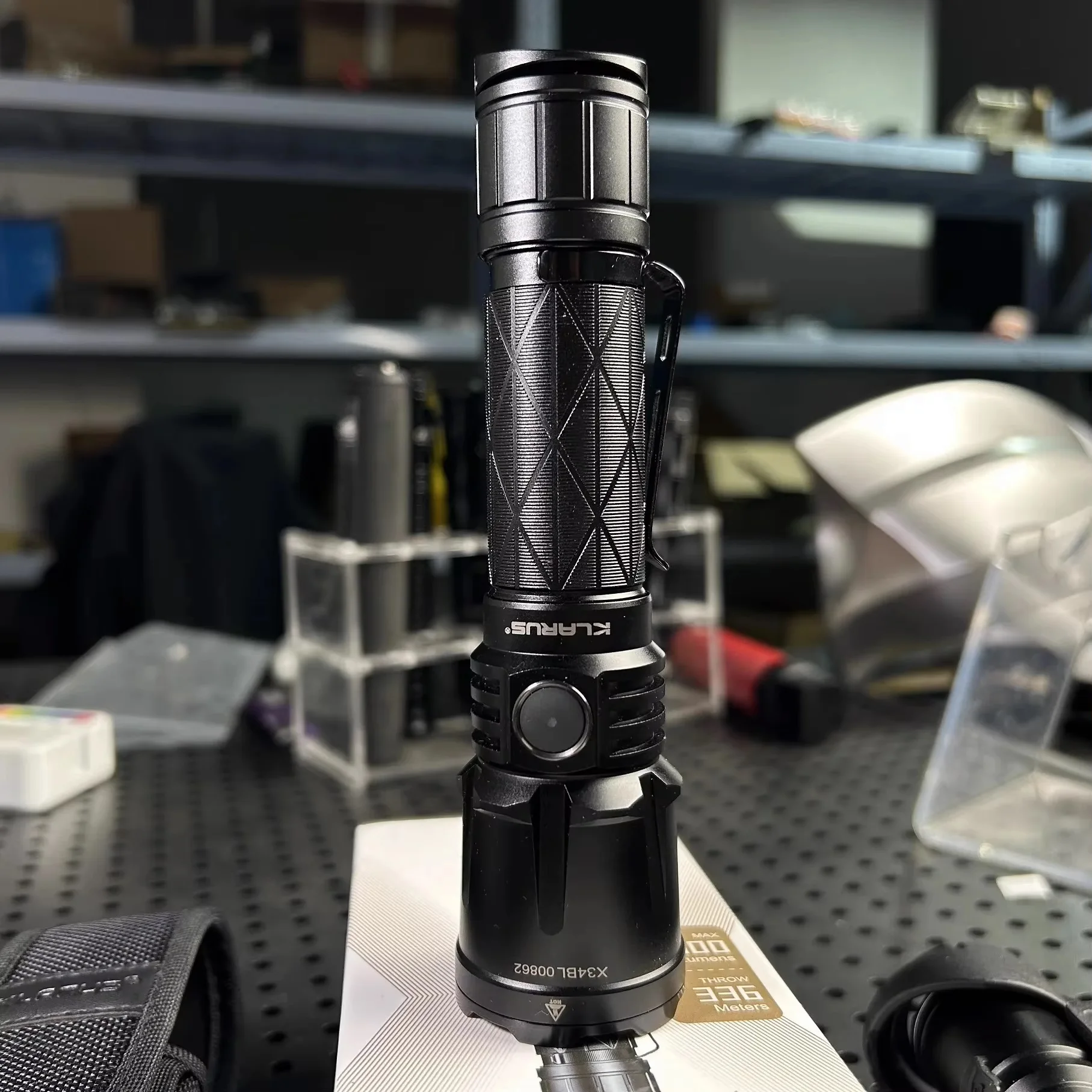 Klarus XT21X pro مصباح يدوي تكتيكي عسكري 4000 لومن قابل لإعادة الشحن مصباح شعلة الشرطة للدفاع عن النفس مع بطارية 21700