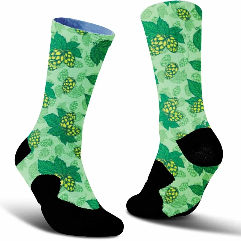 Raccolta rapida! Calzini da ciclismo personalizzati con birra a tema. Da etichette retrò ai modelli schiuma schiumosa, pedali in stile.