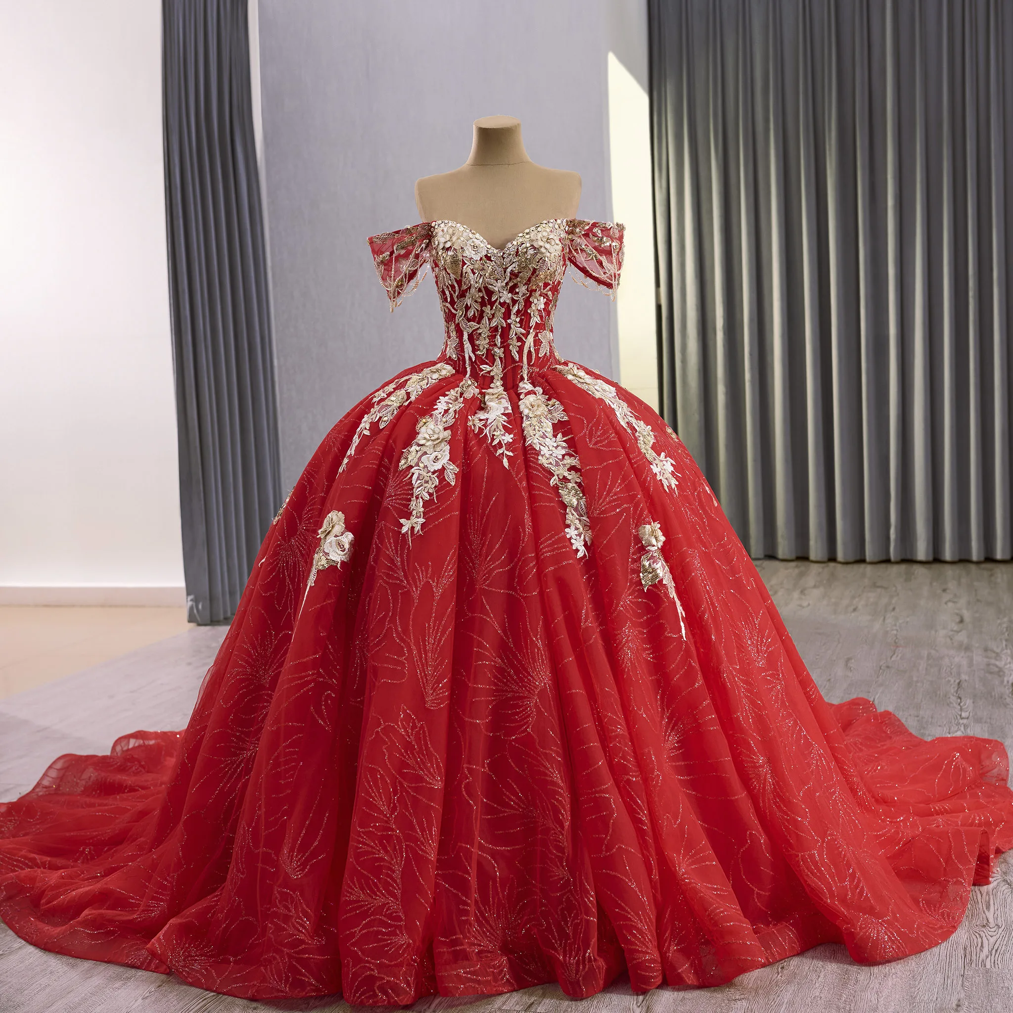 

Rosymae-red quinceanera dress off-the-shoulder dress with an open shoulder with sparkling pearls romantic dress