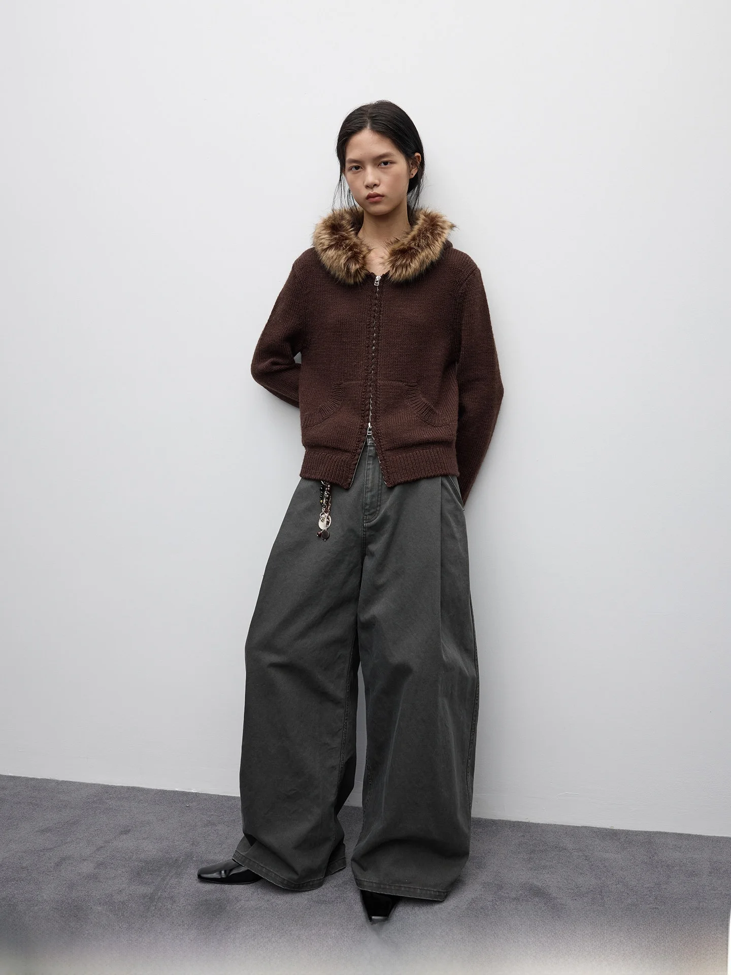 

Новый зимний женский вязаный кардиган из исландской шерсти с отстегивающимся меховым воротником, двойной молнией и капюшоном, для повседневной носки, стандартный крой