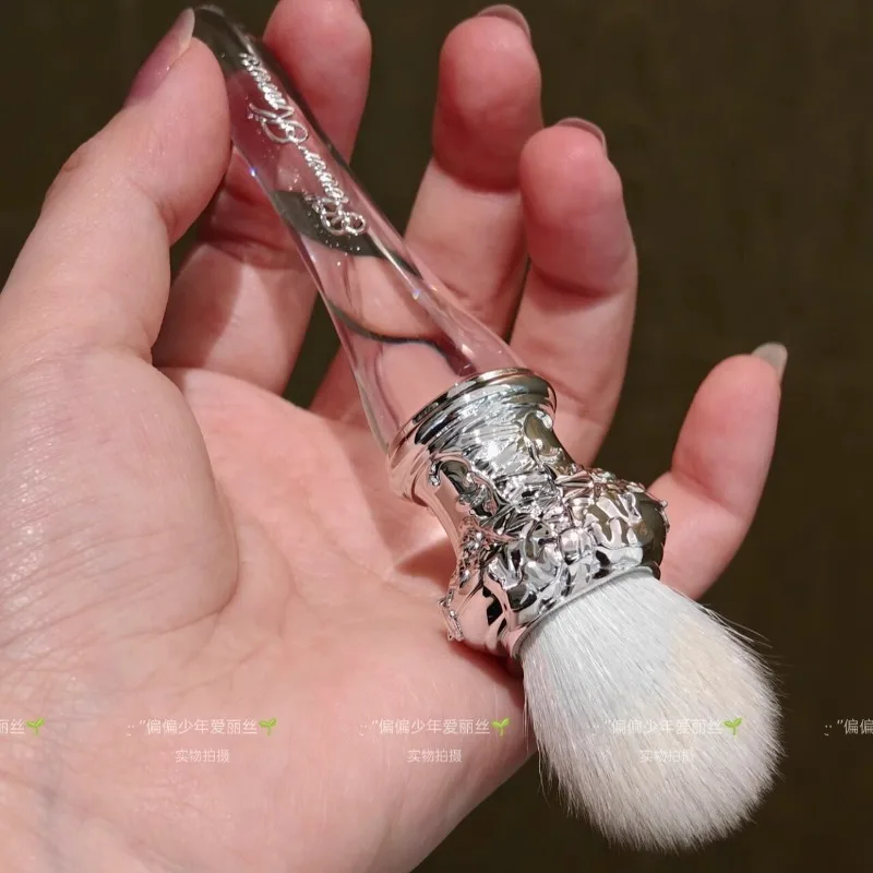 Suitable for Swan Ballet Series Blush Brush Wool Fluffy Even Powder Soft Pointillist Fans Booster Silver Silver