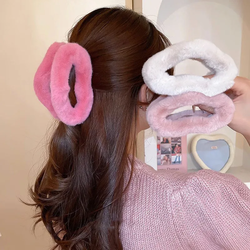 New Plush Hair Claw Women Elegant Acrylic Hairpins Faux Fur Hair Clip Barrette Crab Headwear for Girls Hair Accessories