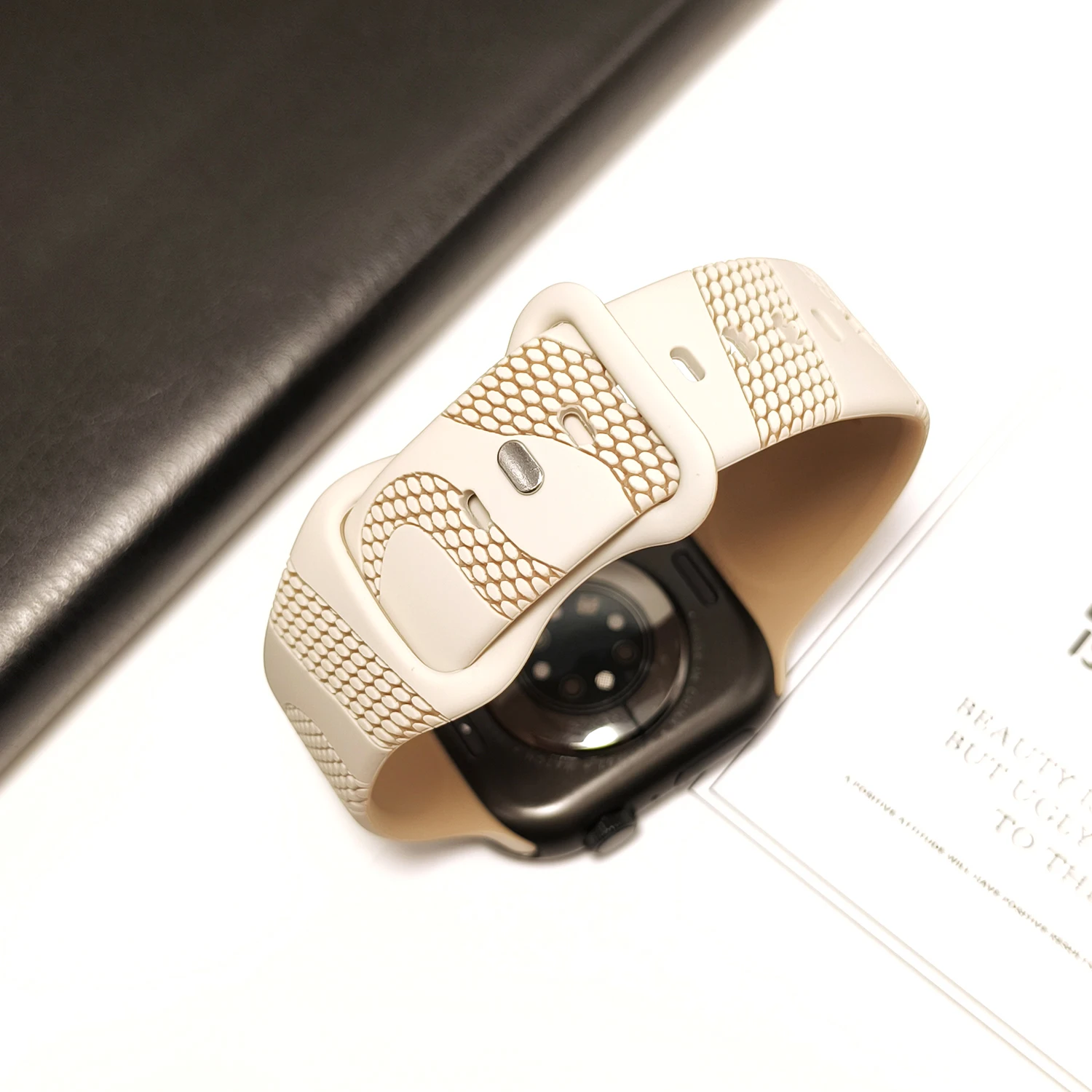 2025 Snake Pattern Strap for Apple Watch S10 46mm Strap 42mm 45mm 44mm 41mm 40mm 38mm Soft Silicone Strap for IWatch Series