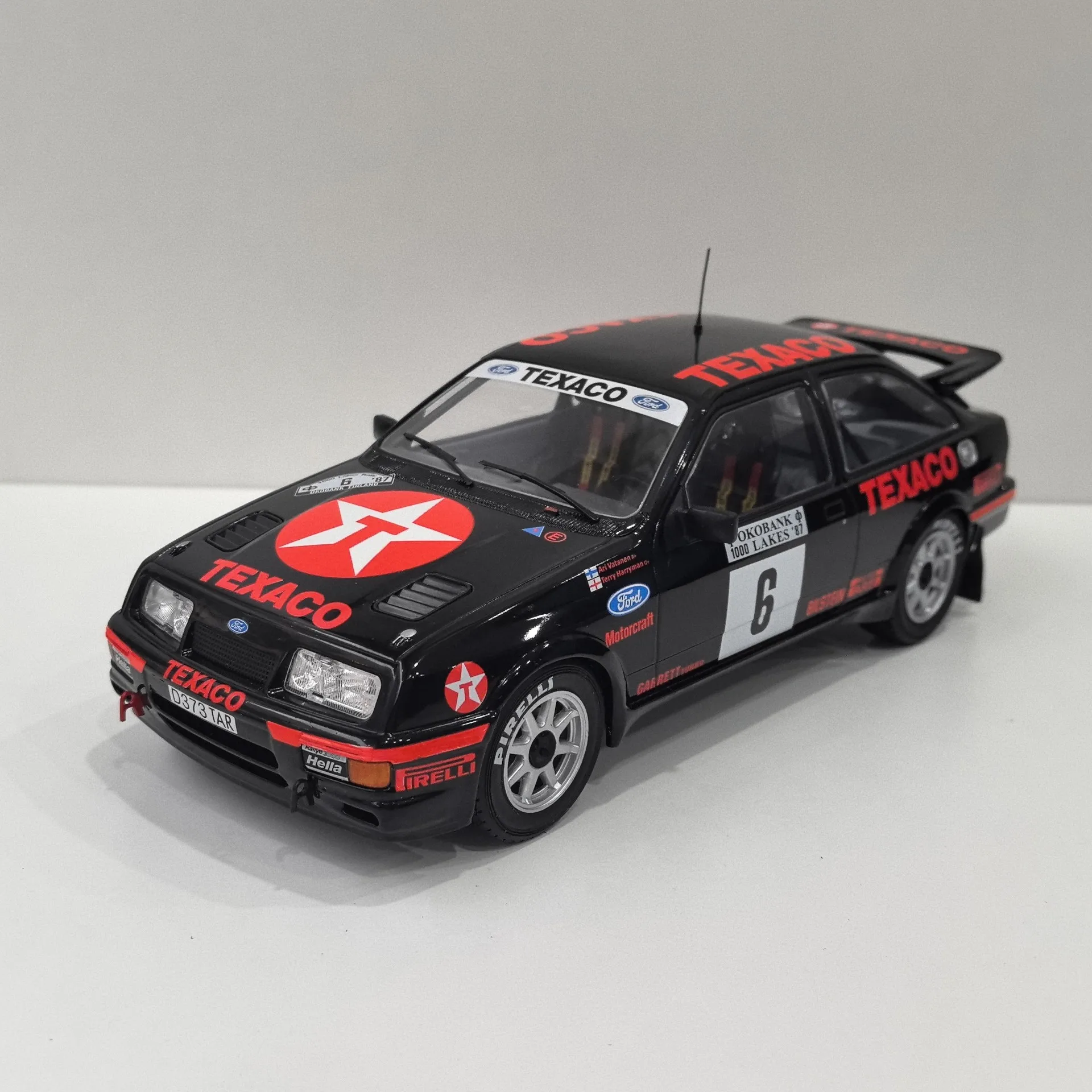 

Flaws Diecast IXO 1/18 Scale FORD SIERRA RS COSWORTH #6 Alloy Car Model Collectible Toy Gift Souvenir Display Ornament