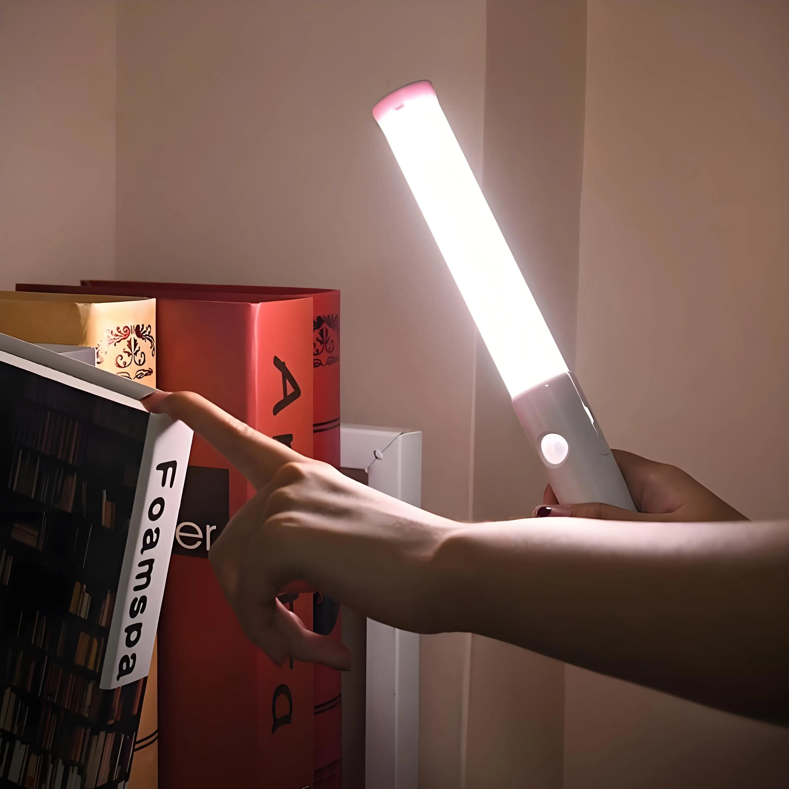 

Motion sensing night light, magnetic wall light, USB charging LED light, suitable for corridors and stairs, Christmas gift