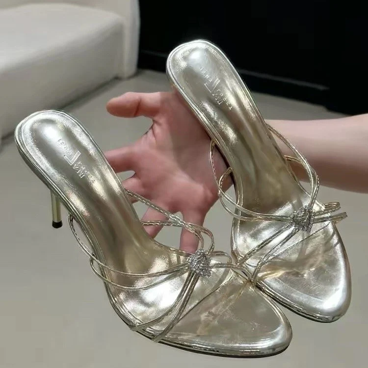 2026 Summer Round-Toe Thin-Strap Slippers French-Style Elegant Heart-Shaped Rhinestone Sandals Thin-Heel High-Heel Flip-Flops