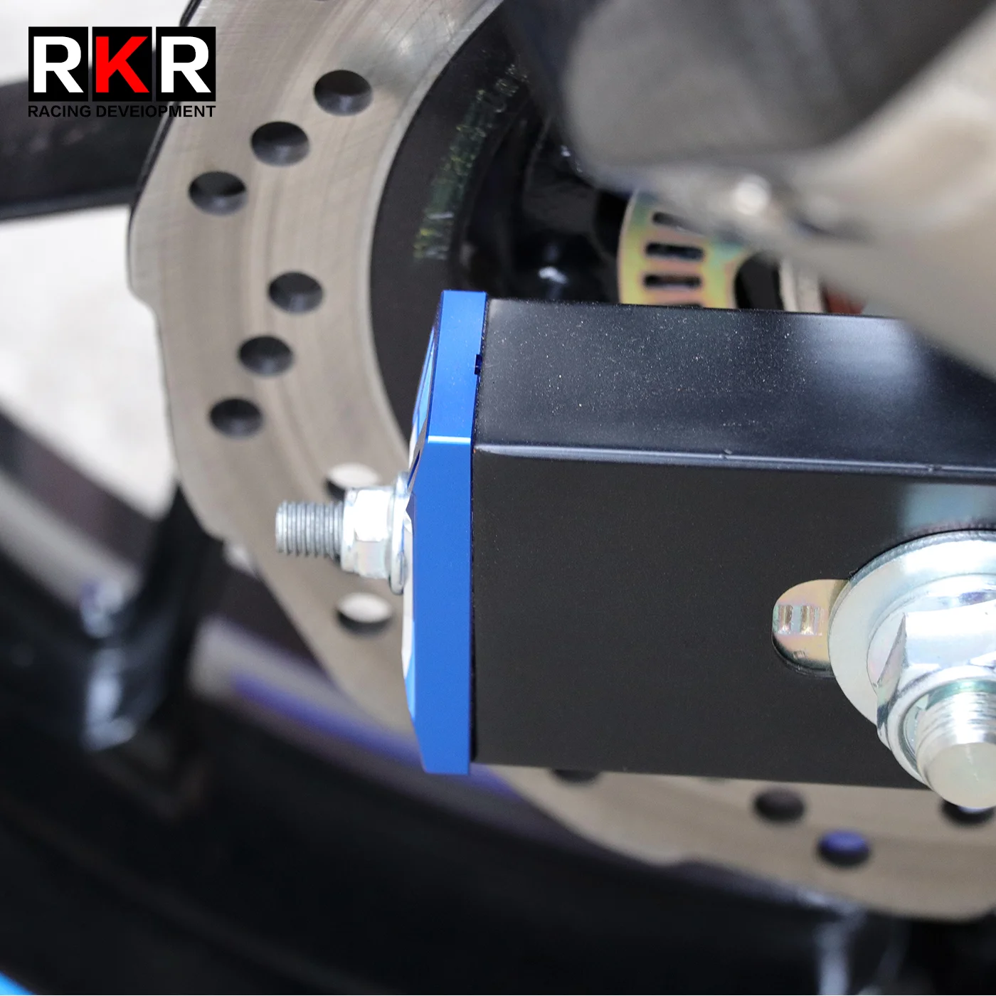 รถจักรยานยนต์ CNC สวิงอาร์มด้านหลังครอบคลุมหมวกแบนส้อมฝาครอบตกแต่งสําหรับ SUZUKI GSX250R DL250 GW250 Honda Cb190 Cbf190r Yamaha R3