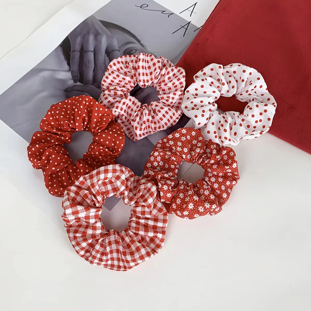 5 Stück Niedliche Rosa Mädchen-Haargummis Schonende Gepunktete Koreanische Premium-Haarbänder Hochelastische Bunte Pferdeschwanz-Haargummis Schwarz 1 – Detail 5