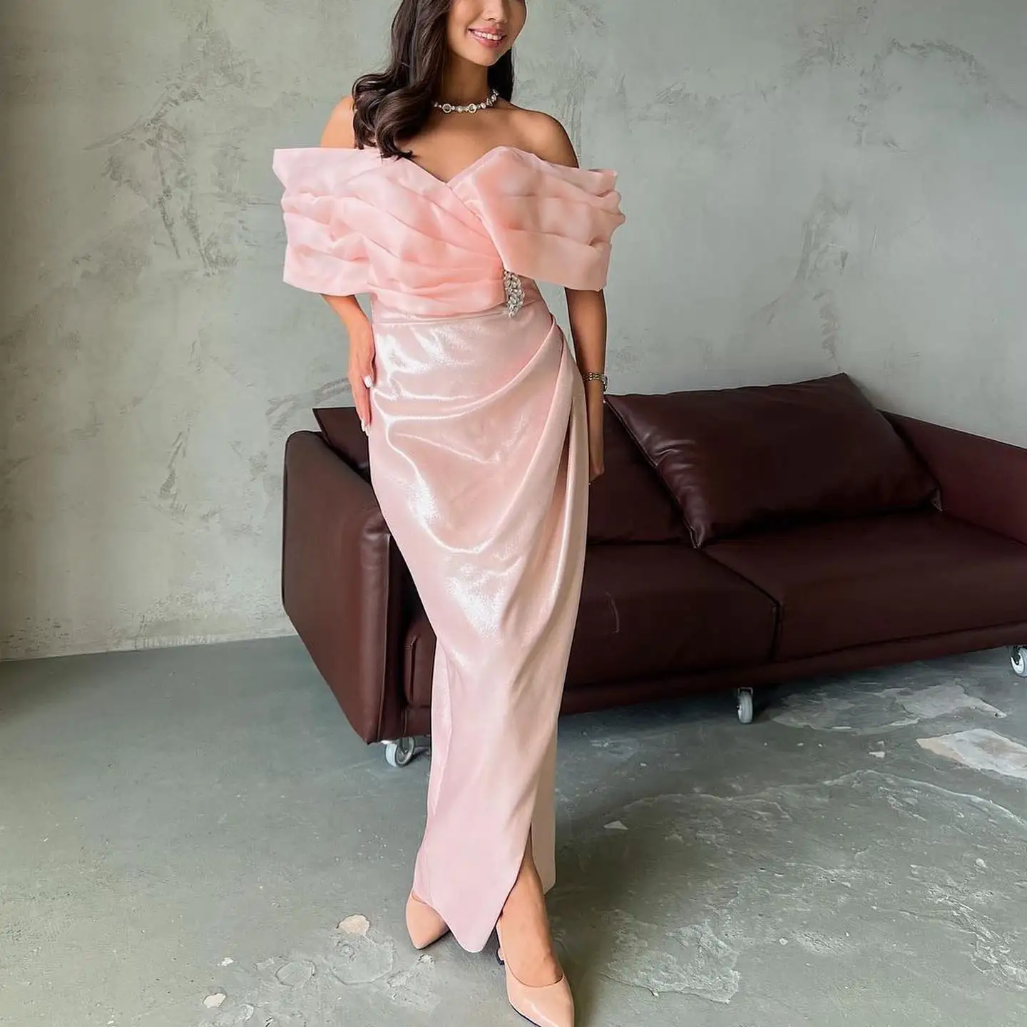 

Customized Graceful Satin Straight Off the Shoulder Crystal Tiered Evening Dress High Quality Boat Neck Party Gowns Custom Size