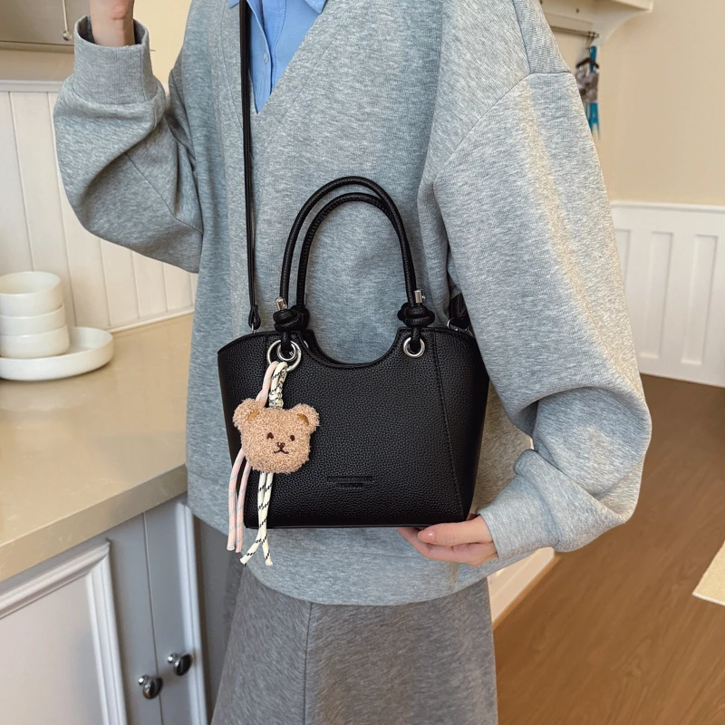 

New design women's chain shoulder bag elegant women's zipper crossbody bag fashionable handbag, suitable for daily use