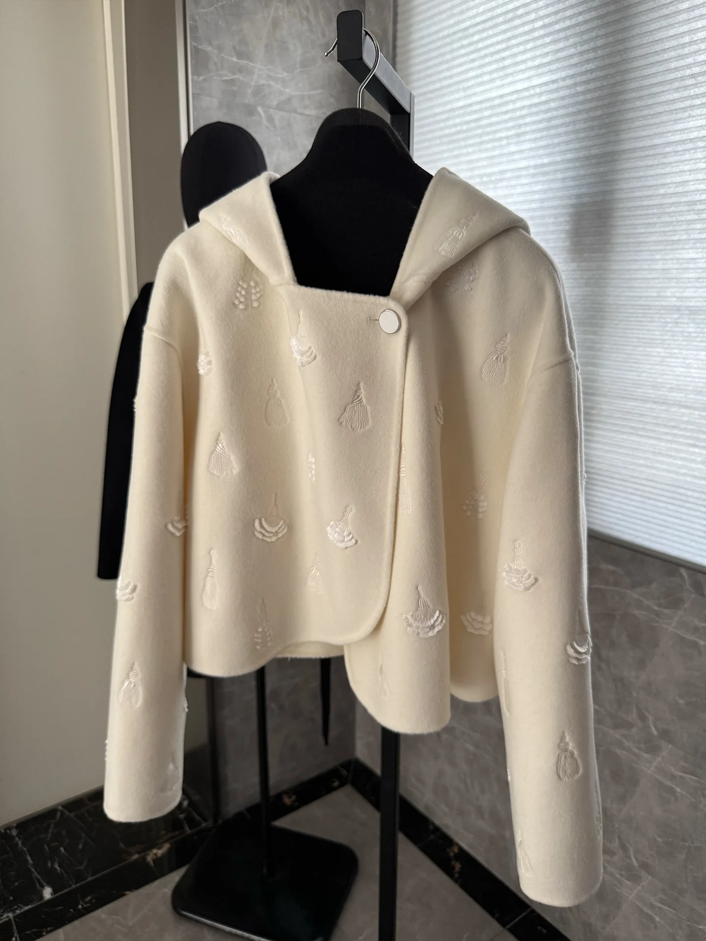 

Embroidered Double-Faced Tweed Short Coat In Cashmere