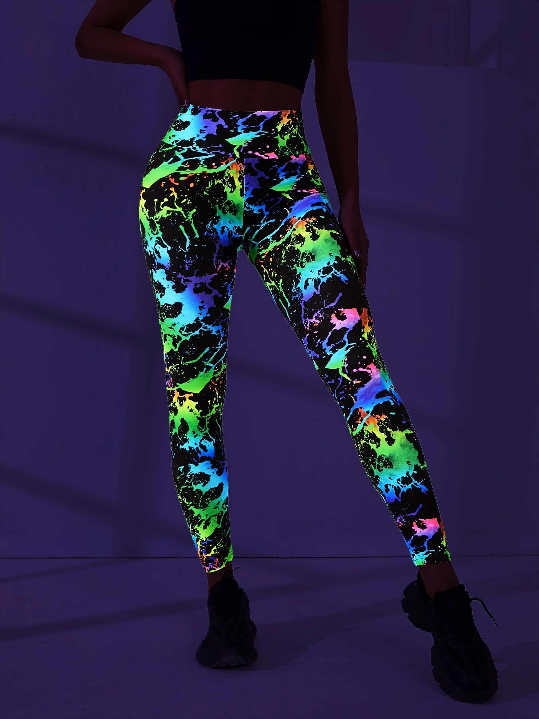Stampa digitale 3D fluorescente ad asciugatura rapida pantaloni Fitness traspiranti mostrano Leggings Slim Hip Lift pantaloni Yoga Plus-size