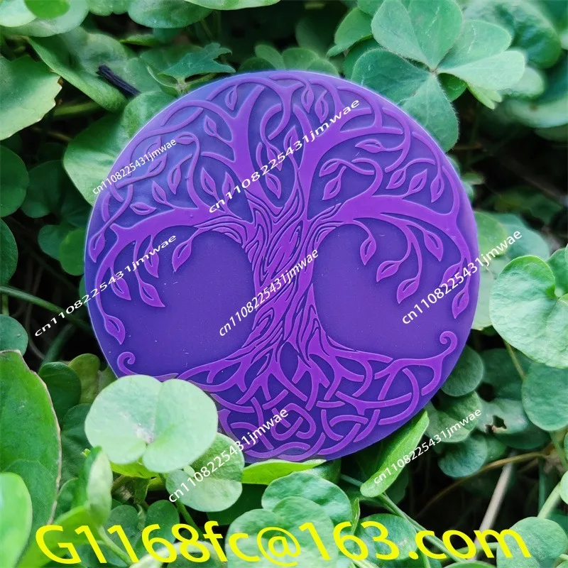 Beautiful polarized disc multi-frequency oscillator