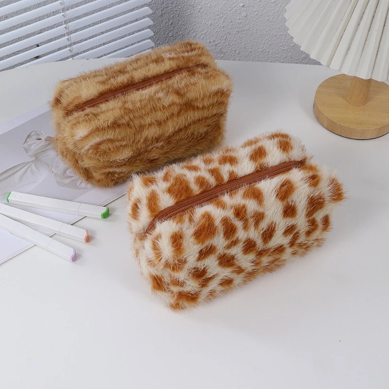 bolsa-de-maquiagem-de-moda-com-estampa-de-leopardo-para-mulheres-clutch-de-inverno-em-pelucia-estojo-de-lapis-para-estudantes-organizador-de-viagem-bolsa-de-higiene-pessoal