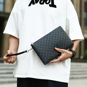 10 best sales Homme à sac à main - №8