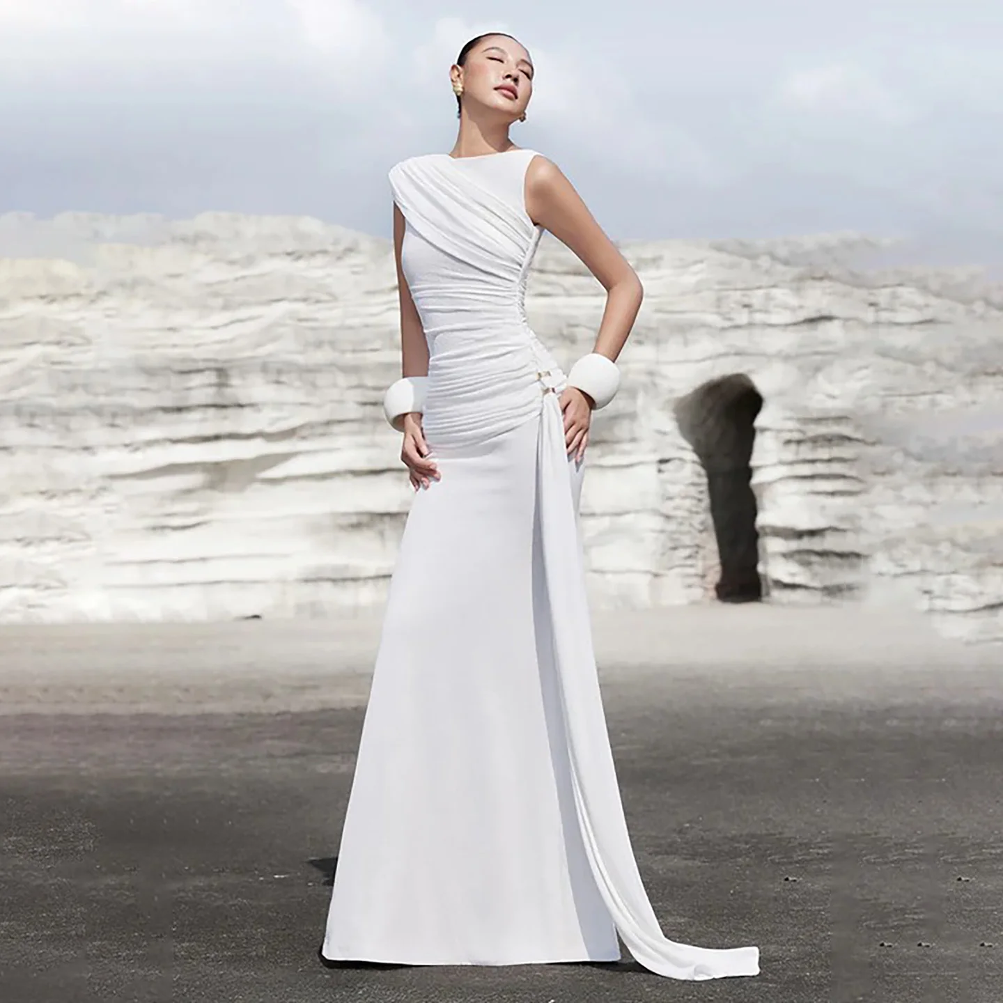 White sleeveless round neck dress women's pleated hip hugging fish tail evening dress long trailing ribbon elegant long skirt