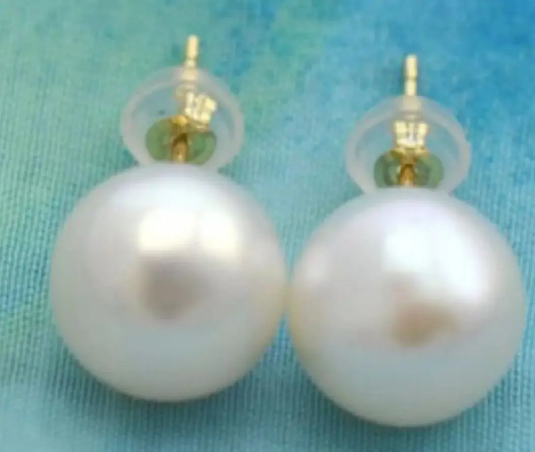 

charm AAAA 9-10mm round white FW pearl earring 18k gold stud