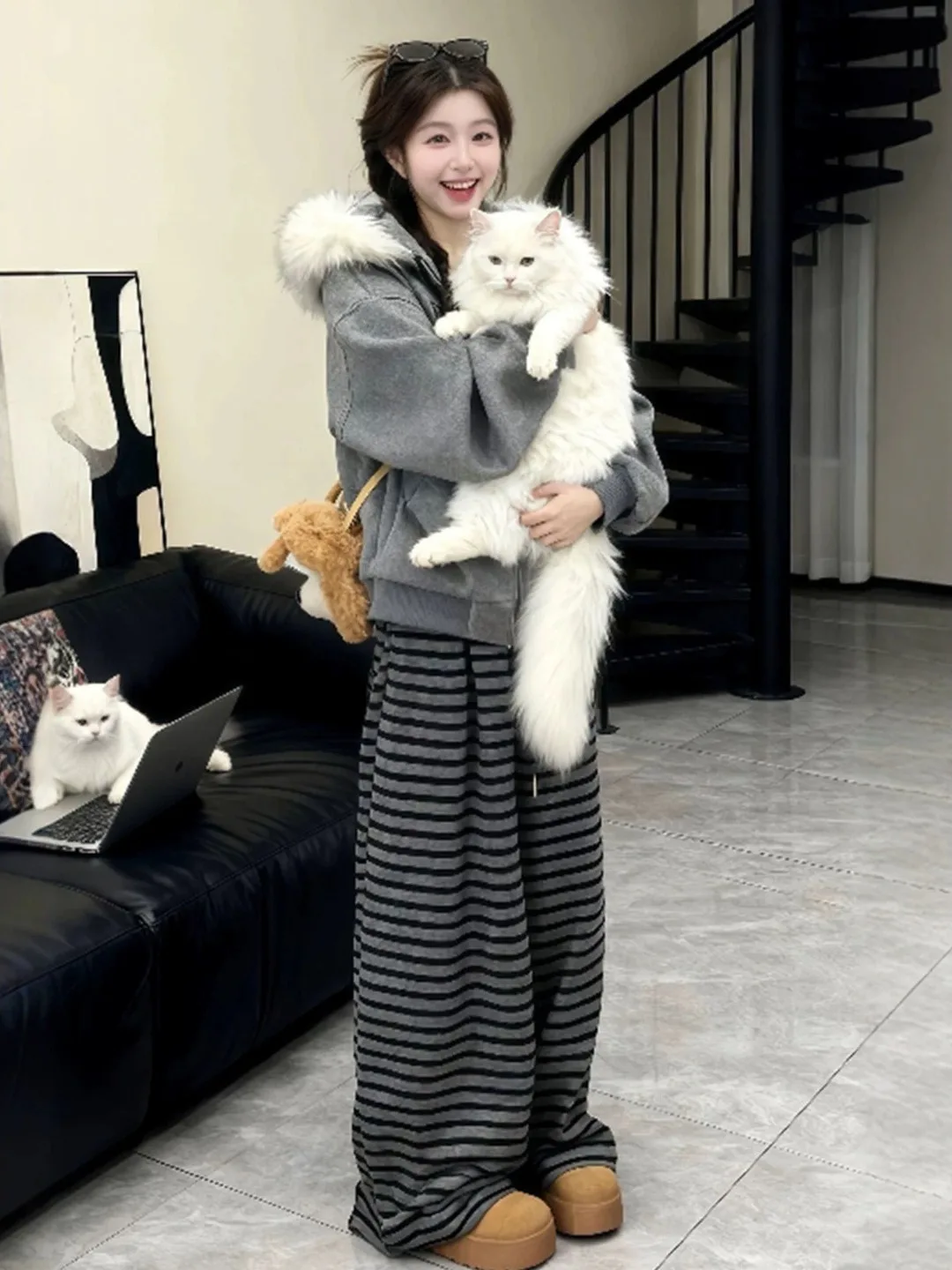 بنطلون نسائي واسع الساق من Laid-ba للخريف والشتاء 2025، جديد وناعم وعصري بخصر عالٍ وتصميم مخطط