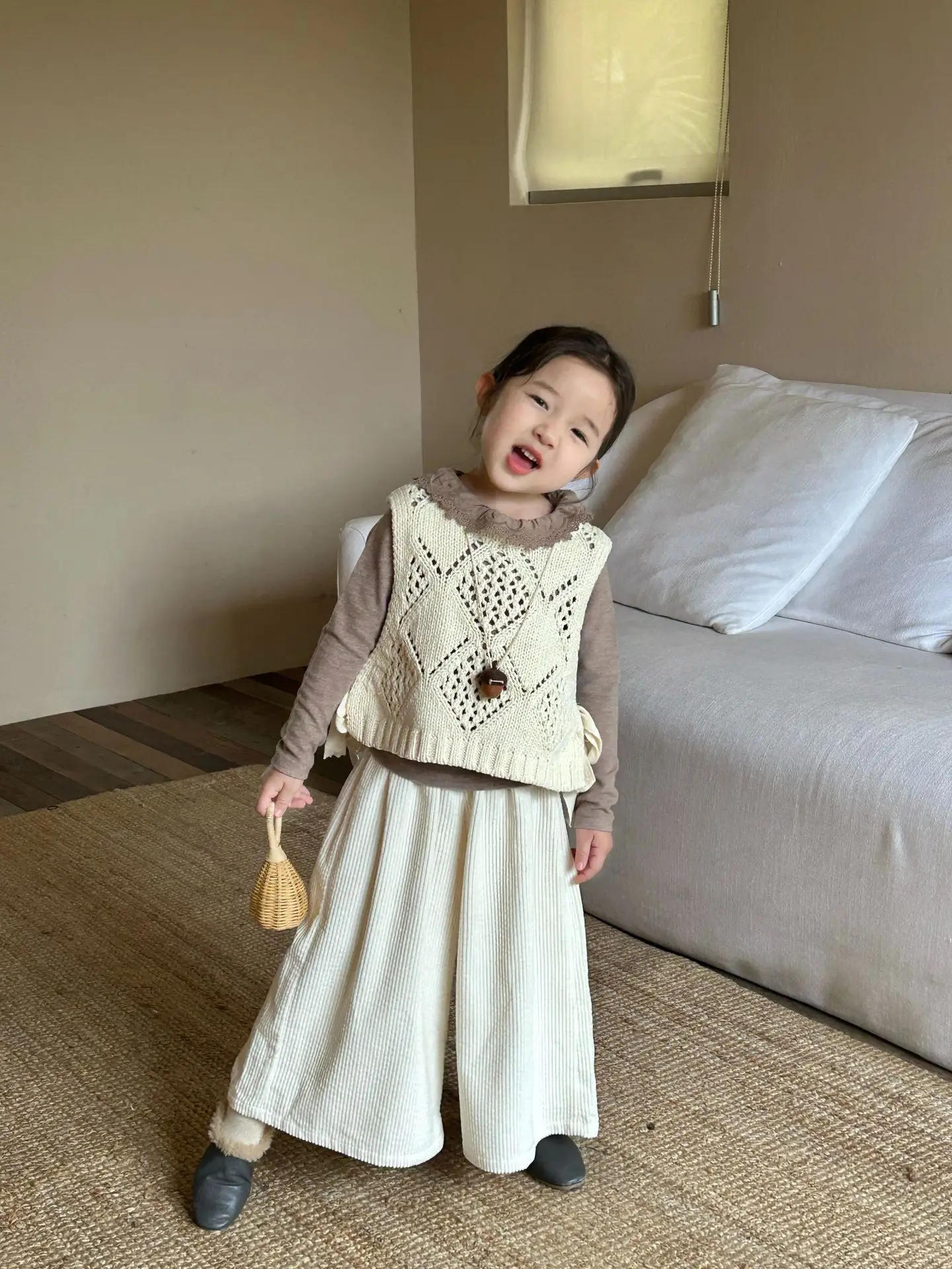 Girls Vests 2024 Autumn New Childrens Clothes Korean Style Girl Baby Foreign Style Knitted Hollow Wool Vests Casual Simple Daily