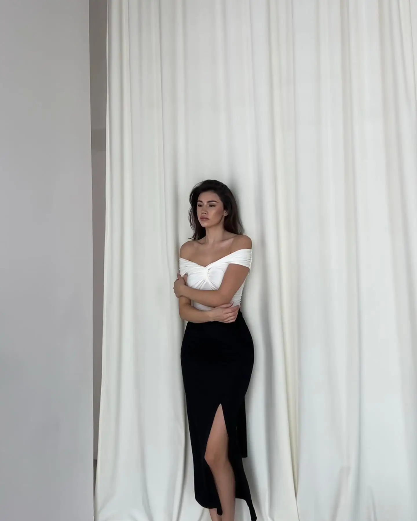 Vestido de noche recto con hombros descubiertos, Jersey Sexy personalizado, manga corta de alta calidad, cuello en V, longitud del té, vestidos de celebridades