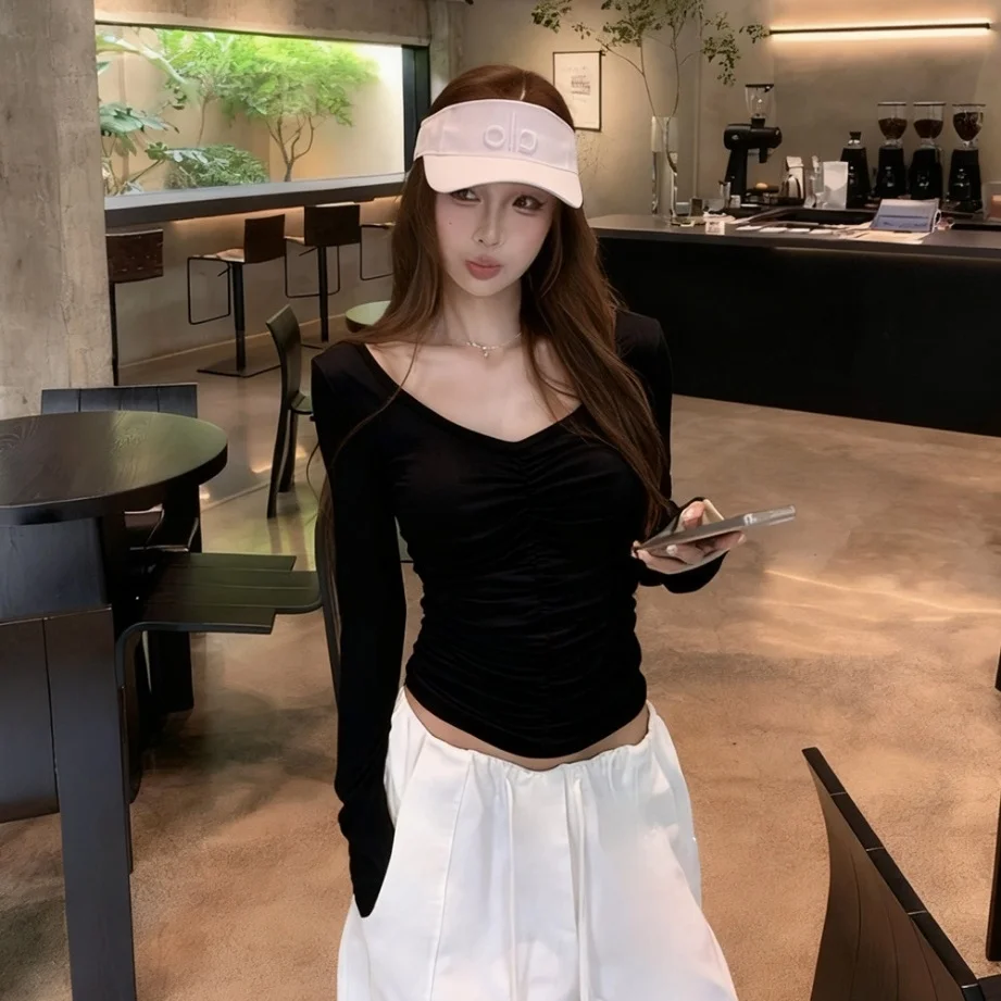 

Slim Fit Long Sve V-Ne T-irt with Chest Pad Casual Sle Cotton Blend Fabric Pleated Design Versatile ort Length Top