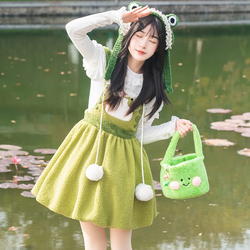 Mit Puji Original süßes grünes Croaker-Frosch-gesticktes Schultergurt-Blumenknospenkleid Süßes Lolita-Mädchenkleid Kawaii-Mädchen
