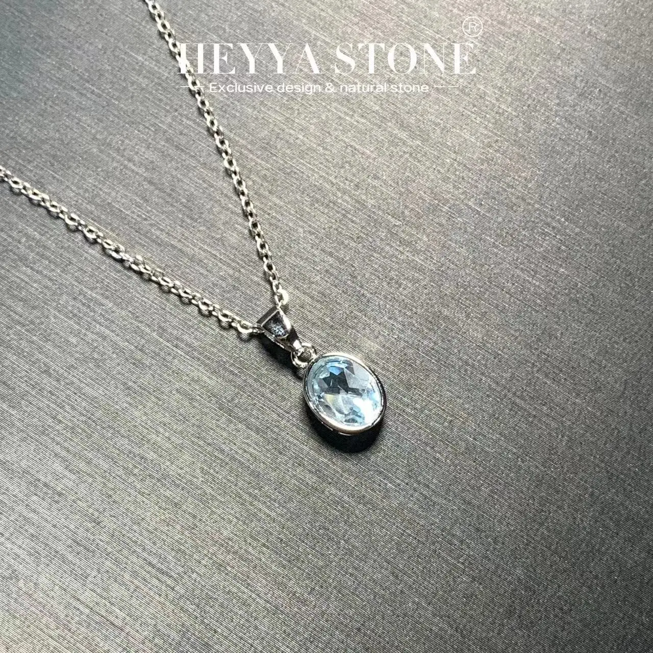 HEYYA STONE Collana con ciondolo ovale in topazio blu naturale per donna Argento 925 placcato semplice gioielleria raffinata Pietra preziosa Stile