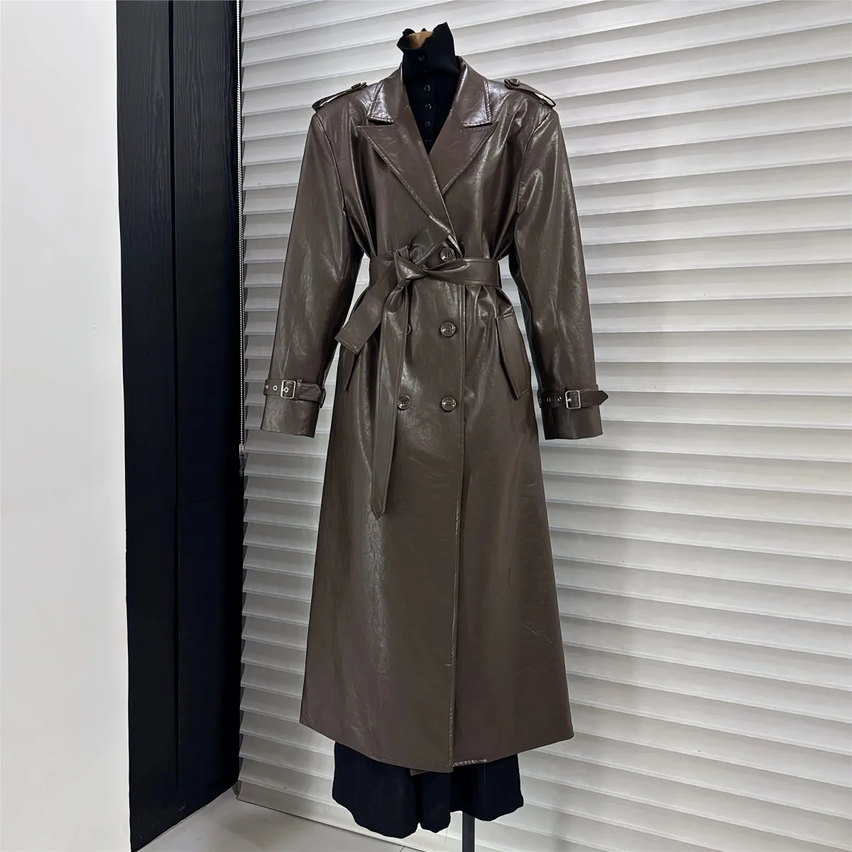 Winter Neue Amerikanische Retro Mittlere und Lange Trenchcoat Anzug Kragen Taille Strap Lose Lokomotive Anzug Design Leder Jacke