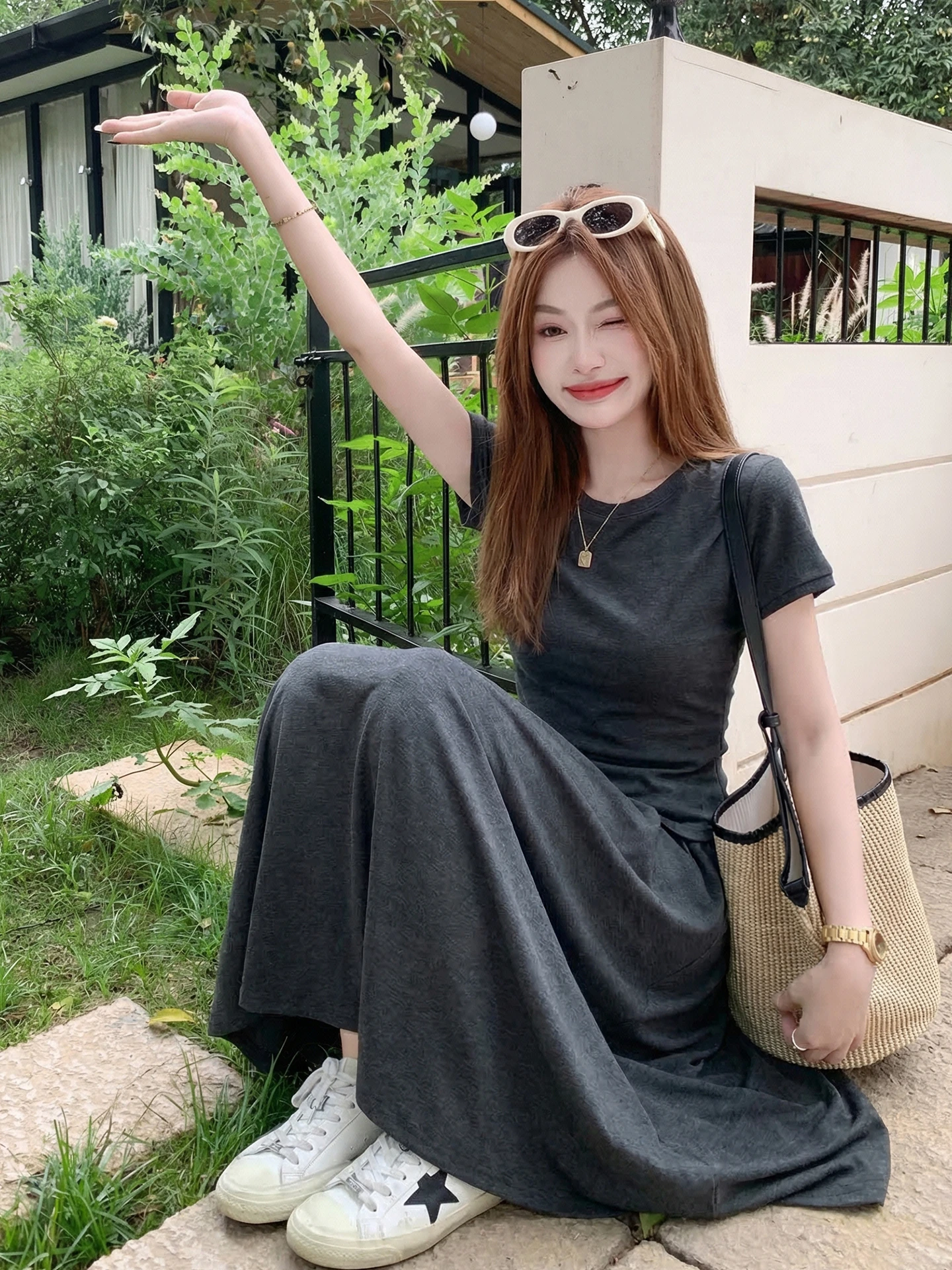 

Женский летний комплект Zeng Xiao: футболка с коротким рукавом в корейском стиле, цвет серый, и юбка, эластичный топ с круглым вырезом для похудения